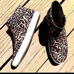 Naturalizer Leopard High Ankle Sneaker. Size 9